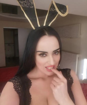 Очаровательная и развратная красавица приглашает в гости состоятельного и щедрого мужчину. Я знаю, как доставить удовольствие и сделать твой отдых по-настоящему незабываемым. Доверься мне и позволь себе расслабиться и насладиться каждой секундой в моем обществе. 12008, 30 лет